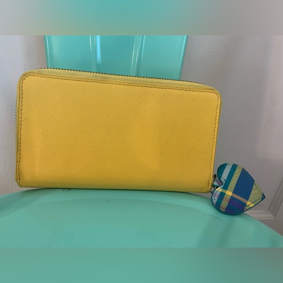 Talbots Bright Yellow & Plaid Saffano Leather Zip Around Wallet With Heart Charm - Picture 2 of 5